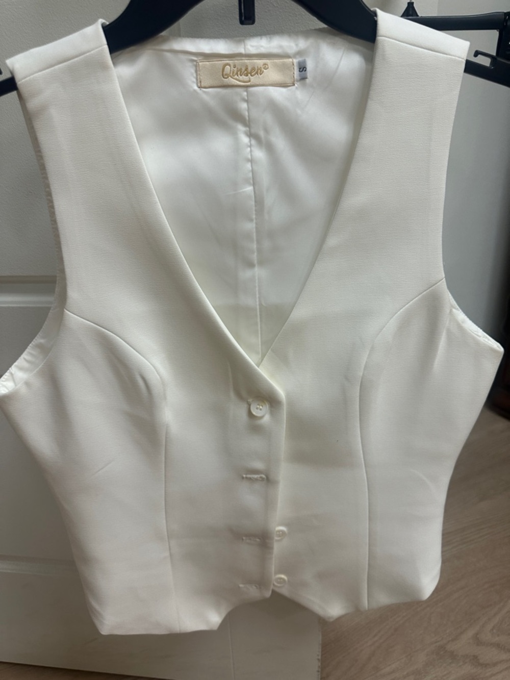 Qinsev Cream Button-Front Vest